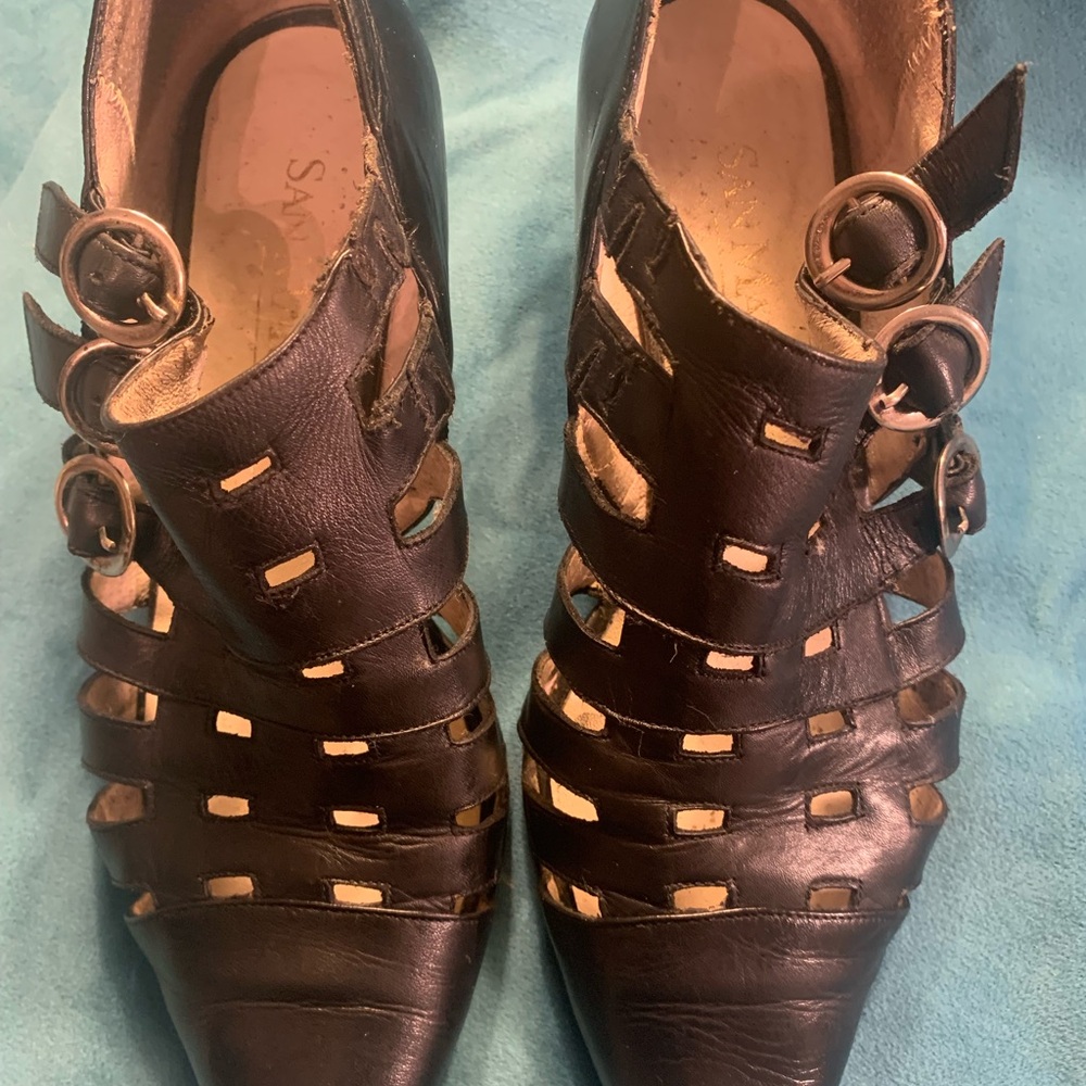 Sandro Black Heeled Shoes with Elegant Design